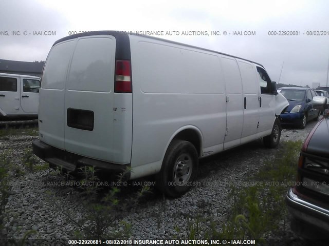 1GC2GUBA8A1168711 - 2010 CHEVROLET EXPRESS G3500  WHITE photo 4