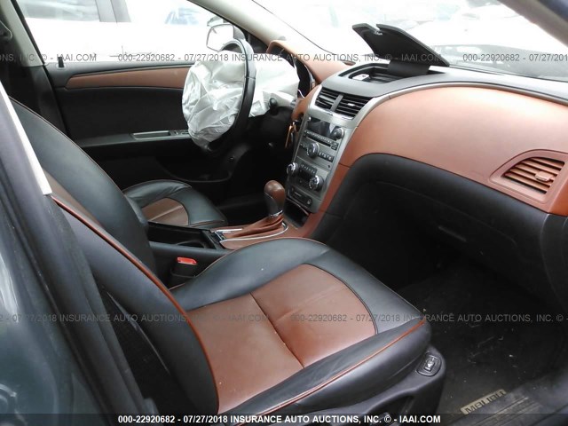 1G1ZK57729F210295 - 2009 CHEVROLET MALIBU LTZ 灰色 照片 5