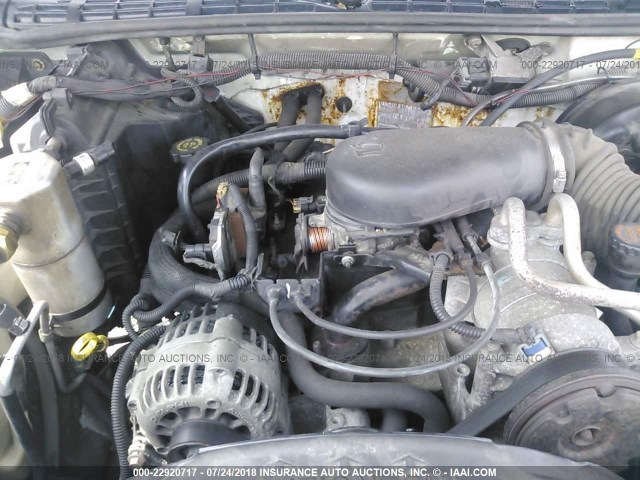 1GCCS14W528233677 - 2002 CHEVROLET S TRUCK S10 WHITE photo 10