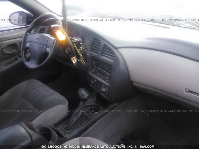 2G1WW12E049319345 - 2004 CHEVROLET MONTE CARLO LS ვერცხლისფერი ფოტო 5