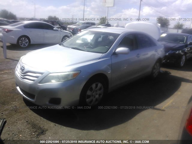 4T4BF3EK0AR027312 - 2010 TOYOTA CAMRY SE/LE/XLE SILVER photo 2