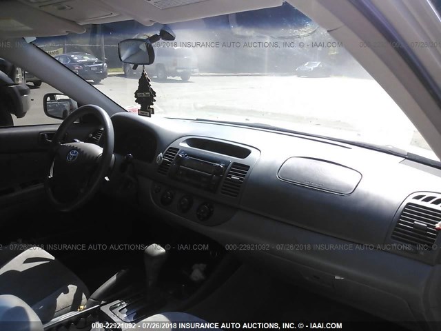 4T1BE32KX4U298352 - 2004 TOYOTA CAMRY LE/XLE/SE Gümüş foto 5