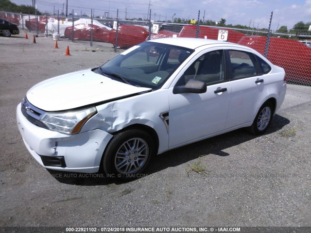 1FAHP35N38W248780 - 2008 FORD FOCUS SE/SEL/SES WHITE photo 2