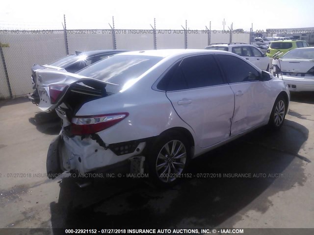 4T1BF1FK5GU243940 - 2016 TOYOTA CAMRY LE/XLE/SE/XSE WHITE photo 4