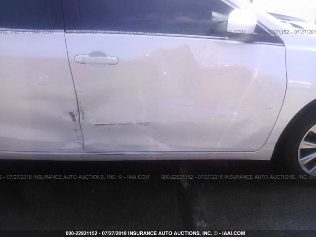 4T1BF1FK5GU243940 - 2016 TOYOTA CAMRY LE/XLE/SE/XSE 白色 照片 6