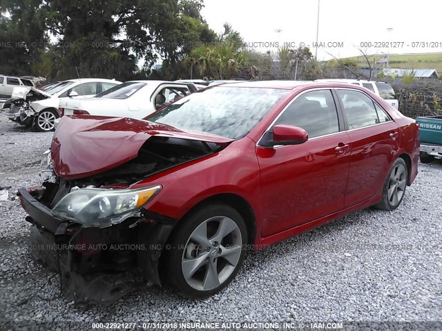 4T1BF1FK9CU635359 - 2012 TOYOTA CAMRY SE/LE/XLE წითელი ფოტო 2