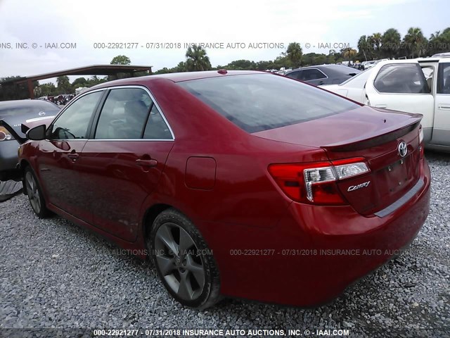 4T1BF1FK9CU635359 - 2012 TOYOTA CAMRY SE/LE/XLE წითელი ფოტო 3