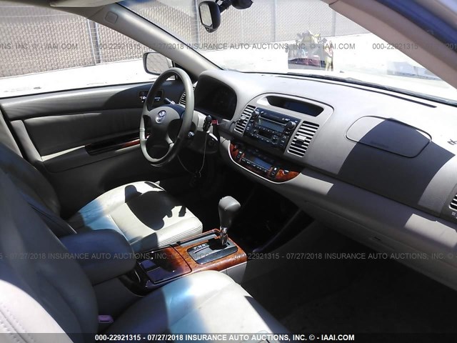 JTDBF30K320009305 - 2002 TOYOTA CAMRY LE/XLE/SE 米色 照片 5
