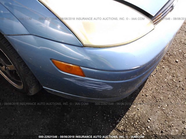 1FAFP33P11W330895 - 2001 FORD FOCUS LX BLUE photo 6