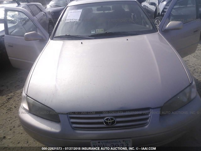 4T1BG22K6VU086229 - 1997 TOYOTA CAMRY CE/LE/XLE ბეჟი ფოტო 6