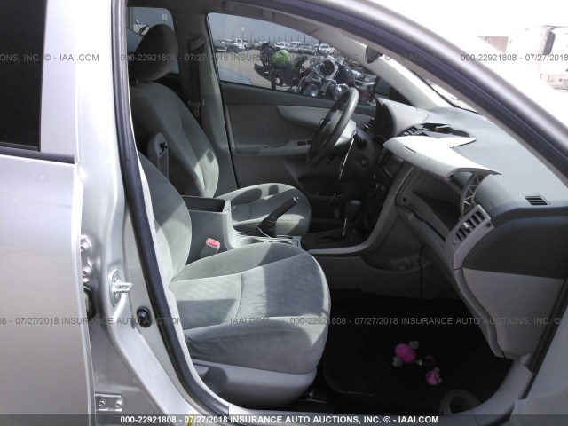 JTDBL40E09J029136 - 2009 TOYOTA COROLLA LE/XLE SILVER photo 5