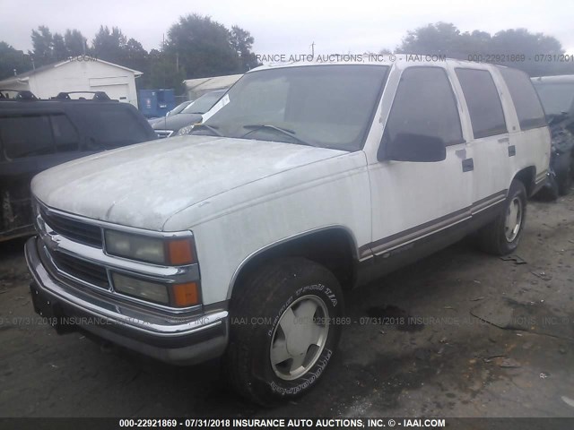 1GNEK13R4WJ363475 - 1998 CHEVROLET TAHOE K1500 WHITE photo 2