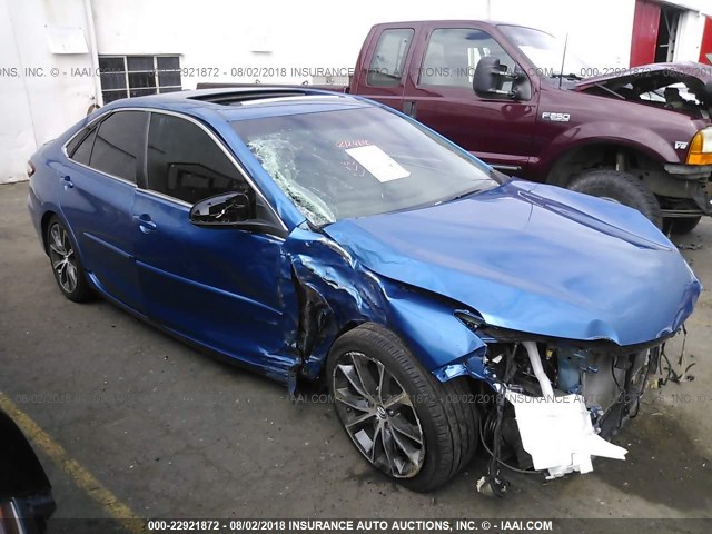 4T1BF1FK2HU683339 - 2017 TOYOTA CAMRY LE/XLE/SE/XSE BLUE photo 1