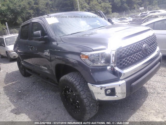 5TFDY5F12JX715233 - 2018 TOYOTA TUNDRA CREWMAX SR5 GRAY photo 1