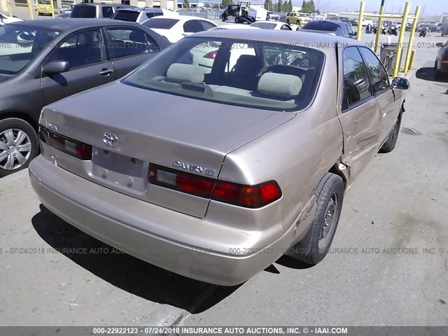 JT2BG22K9W0160331 - 1998 TOYOTA CAMRY CE/LE/XLE GOLD photo 4