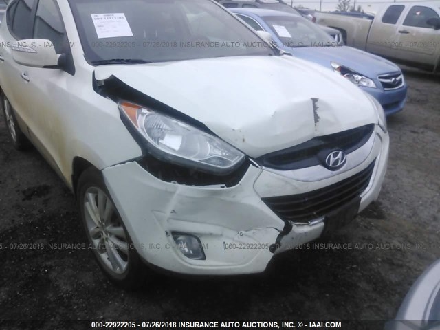 KM8JUCAC6DU621482 - 2013 HYUNDAI TUCSON GLS/LIMITED WHITE photo 6