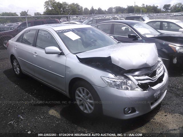4T4BF3EK1BR133625 - 2011 TOYOTA CAMRY SE/LE/XLE SILVER photo 1