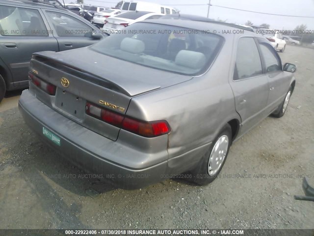 4T1BG22K4VU142538 - 1997 TOYOTA CAMRY CE/LE/XLE ბეჟი ფოტო 4