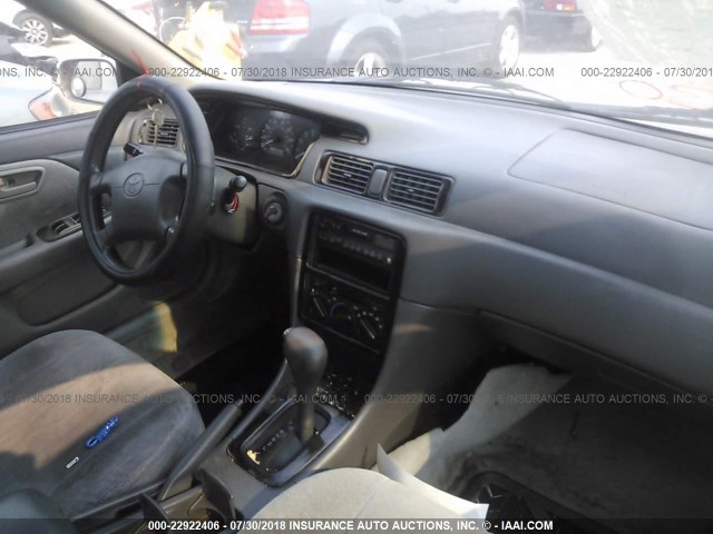 4T1BG22K4VU142538 - 1997 TOYOTA CAMRY CE/LE/XLE ბეჟი ფოტო 5