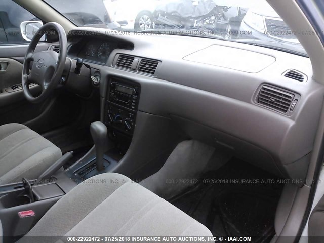 4T1BG22K21U777865 - 2001 TOYOTA CAMRY CE/LE/XLE 白色 照片 5