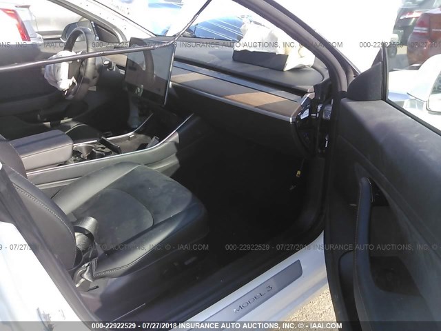 5YJ3E1EA2JF009288 - 2018 TESLA MODEL 3 თეთრი ფოტო 5