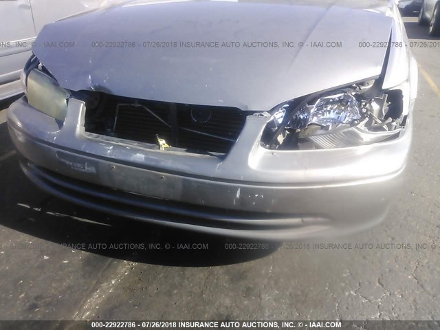 JT2BG22K210566413 - 2001 TOYOTA CAMRY CE/LE/XLE ნაცრისფერი ფოტო 6