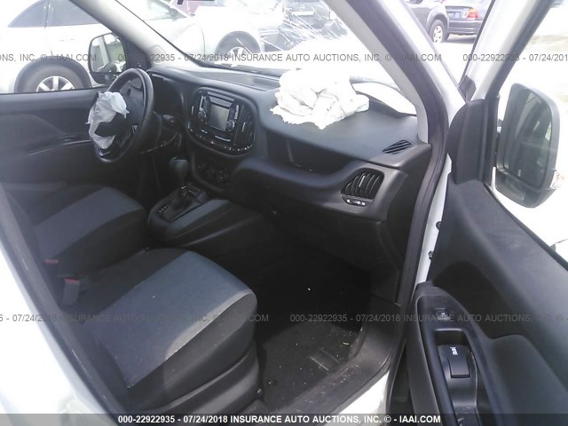 ZFBERFBB5H6E65062 - 2017 RAM PROMASTER CITY SLT 白色 照片 5