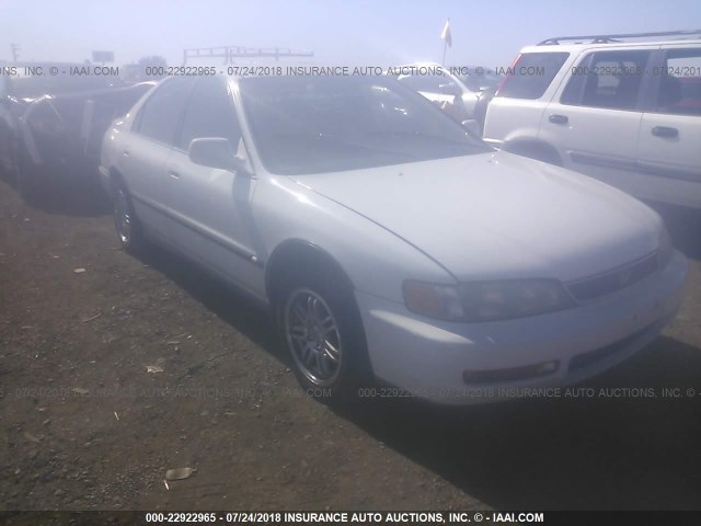 1HGCD5631VA041403 - 1997 HONDA ACCORD LX/EX WHITE photo 1