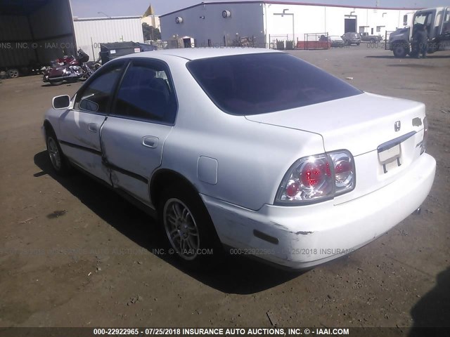 1HGCD5631VA041403 - 1997 HONDA ACCORD LX/EX WHITE photo 3