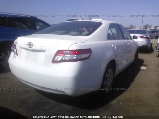 4T1BF3EKXAU556633 - 2010 TOYOTA CAMRY SE/LE/XLE თეთრი ფოტო 4