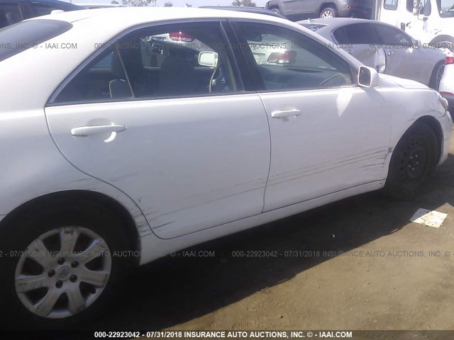 4T1BF3EKXAU556633 - 2010 TOYOTA CAMRY SE/LE/XLE თეთრი ფოტო 6