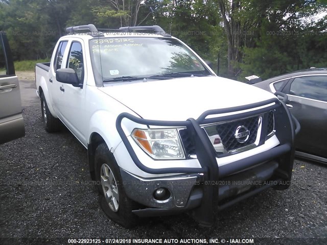 1N6AD07WX5C408186 - 2005 NISSAN FRONTIER CREW CAB LE/SE/OFF ROAD WHITE photo 1