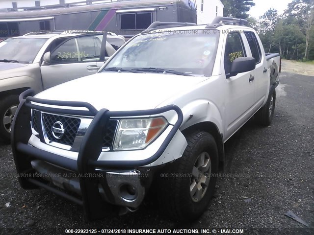 1N6AD07WX5C408186 - 2005 NISSAN FRONTIER CREW CAB LE/SE/OFF ROAD WHITE photo 2