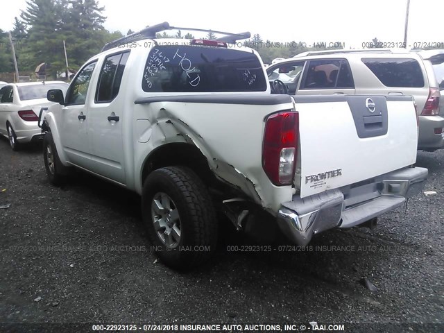 1N6AD07WX5C408186 - 2005 NISSAN FRONTIER CREW CAB LE/SE/OFF ROAD WHITE photo 3