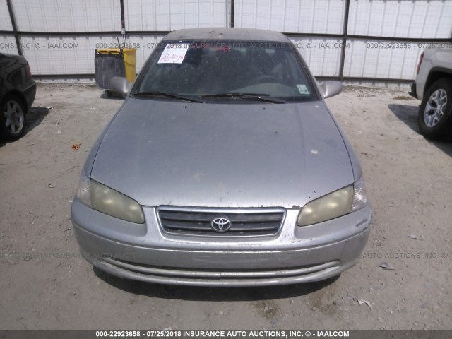 4T1BG22K1YU630432 - 2000 TOYOTA CAMRY CE/LE/XLE 银色 照片 6