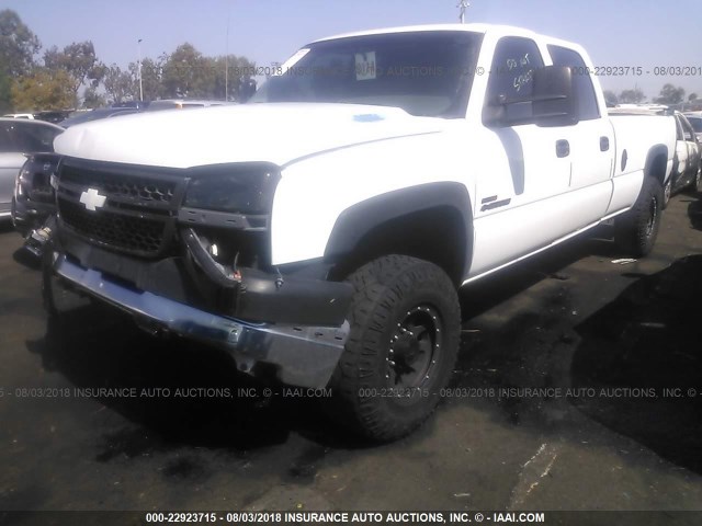 1GCHC23235F968908 - 2005 CHEVROLET SILVERADO C2500 HEAVY DUTY WHITE photo 2