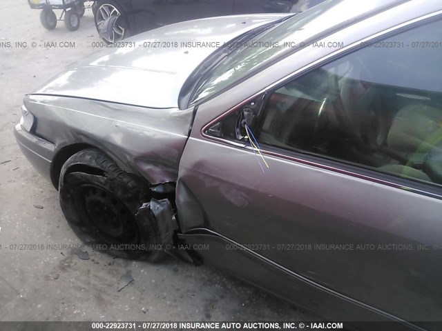 4T1BG22K4WU321776 - 1998 TOYOTA CAMRY CE/LE/XLE ნაცრისფერი ფოტო 6