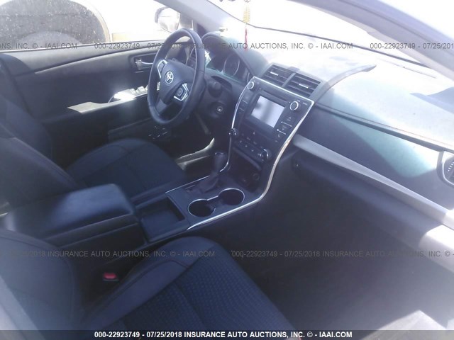4T1BF1FK1FU931481 - 2015 TOYOTA CAMRY LE/XLE/SE/XSE 白色 照片 5