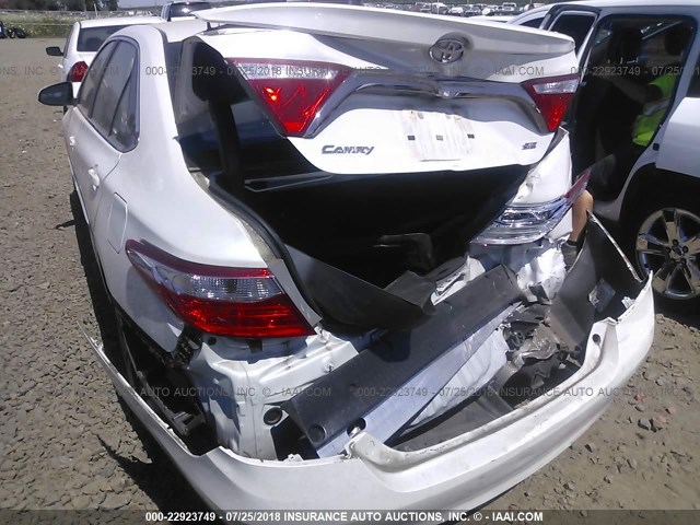 4T1BF1FK1FU931481 - 2015 TOYOTA CAMRY LE/XLE/SE/XSE 白色 照片 6