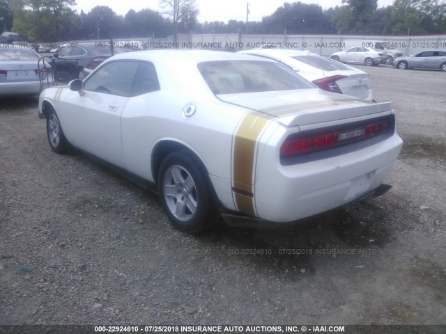 2B3CJ4DV1AH179462 - 2010 DODGE CHALLENGER SE WHITE photo 3