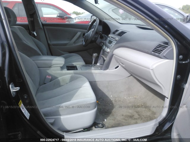 4T4BE46K58R047752 - 2008 TOYOTA CAMRY CE/LE/XLE/SE BLACK photo 5