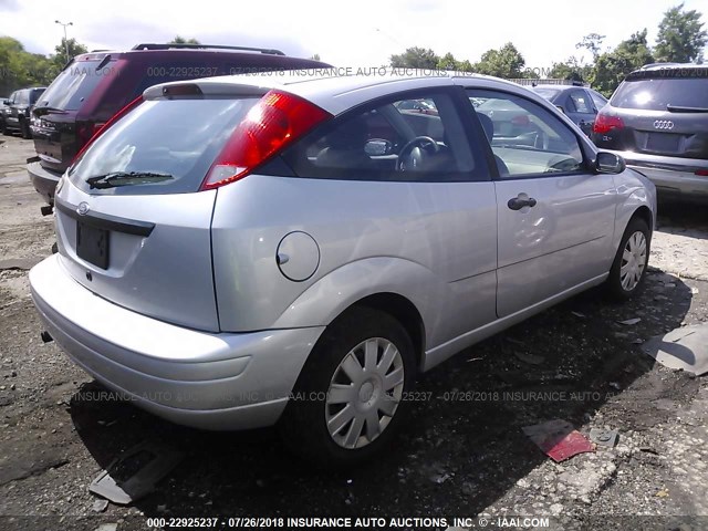 1FAFP31N17W135809 - 2007 FORD FOCUS ZX3/S/SE/SES SILVER photo 4