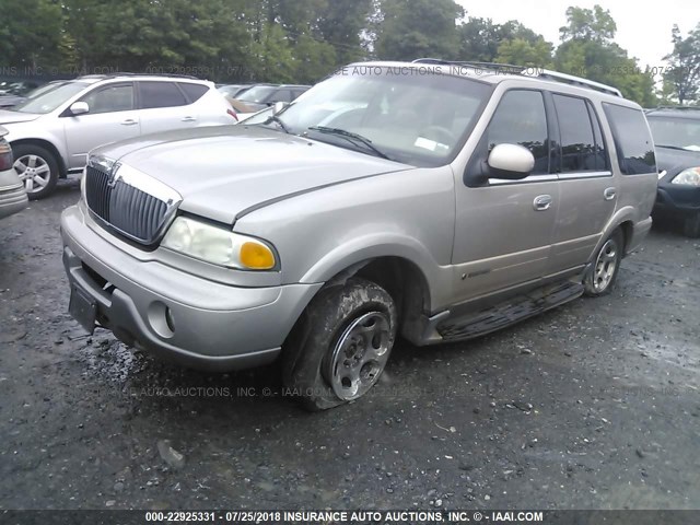 5LMFU28R62LJ18108 - 2002 LINCOLN NAVIGATOR Qəhvəyi foto 2