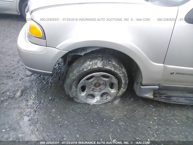 5LMFU28R62LJ18108 - 2002 LINCOLN NAVIGATOR Qəhvəyi foto 6