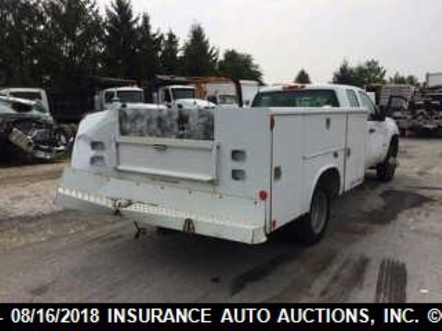 1GDJC79K29E144833 - 2009 GMC C3500 C3500 WHITE photo 4