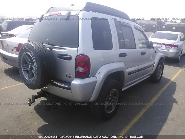 1J4GL38K14W174900 - 2004 JEEP LIBERTY RENEGADE SILVER photo 4