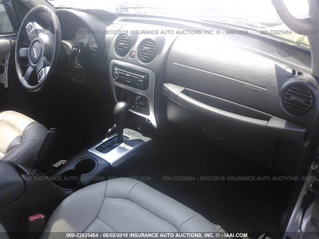 1J4GL38K14W174900 - 2004 JEEP LIBERTY RENEGADE SILVER photo 5