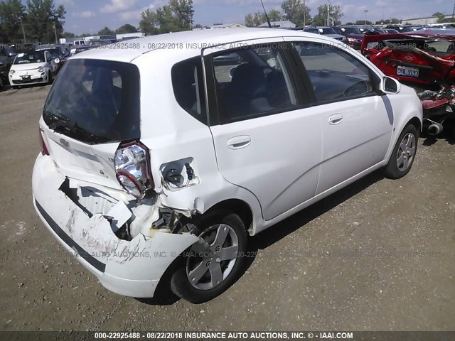 KL1TD66E09B650351 - 2009 CHEVROLET AVEO LS/LT WHITE photo 4