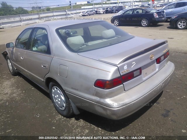 4T1BG22KXWU222685 - 1998 TOYOTA CAMRY CE/LE/XLE 银色 照片 3