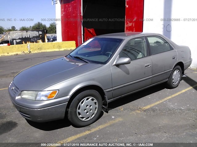 4T1BG22K0XU598717 - 1999 TOYOTA CAMRY CE/LE/XLE 绿色 照片 2